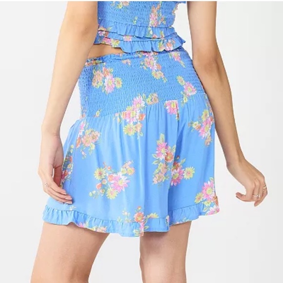 NWT High Waisted Smocked Pull On Shorts - Picture 4 of 4